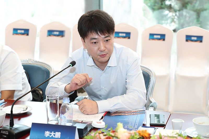 集團總裁李大鵬參與圓桌對話(huà).jpg
